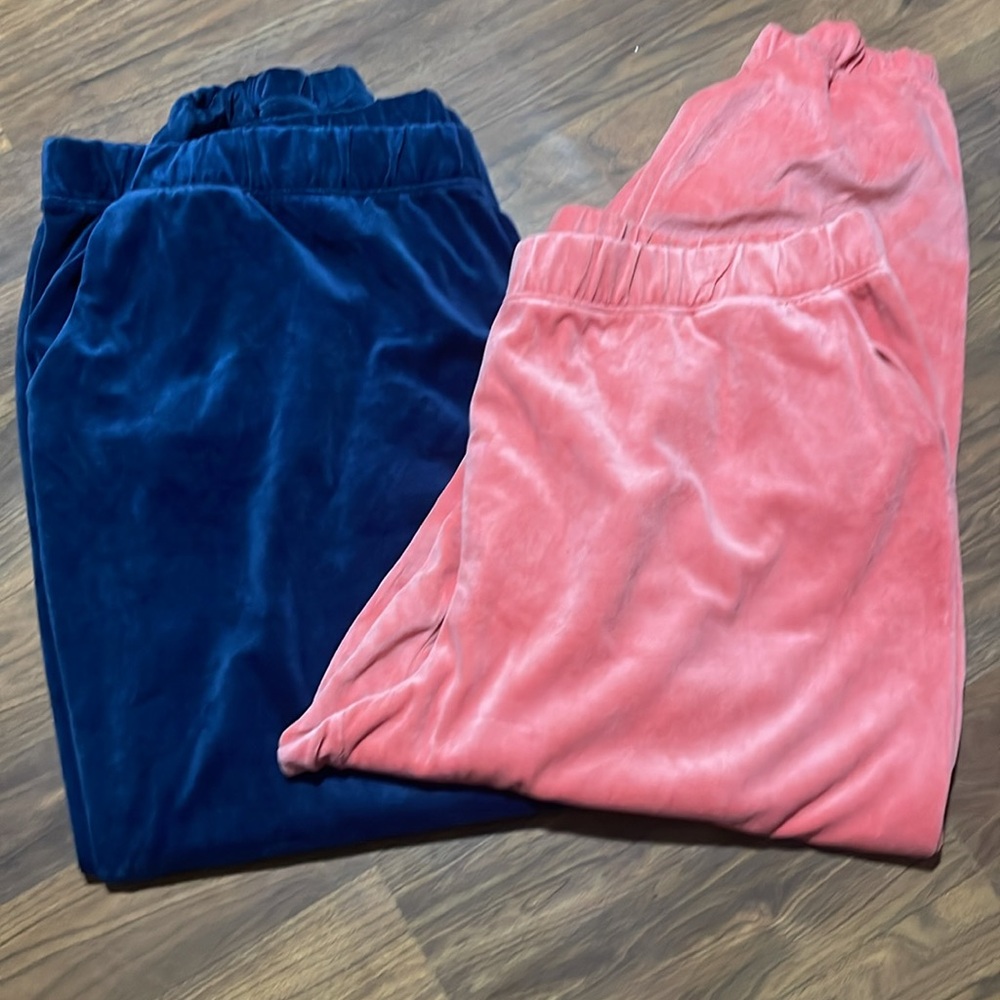 Size  2x  2pants  color Very soft warm. they are very comfortable